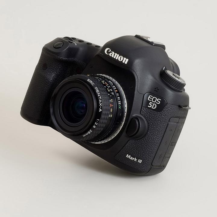 Produktbild Urth Lens Mount Adapter: Compatible with Pentax K Lens to Canon EF S Camera Body