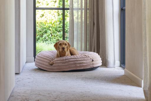 Productafbeelding Designed by Lotte Reza ligkussen (Hond)