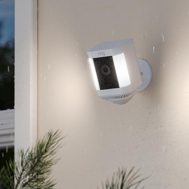 Actual product image Ring Spotlight Cam Plus (1920 x 1080 Pixels)