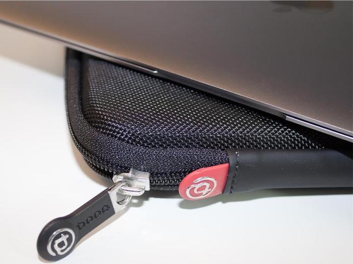 Actual product image booq Vyper (11.60", Apple)