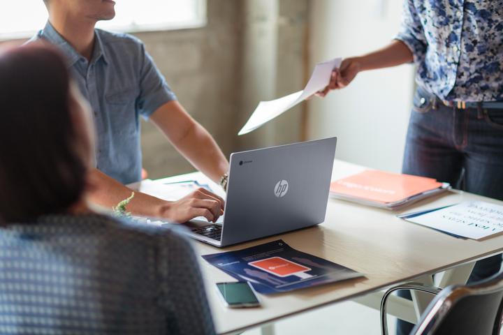 Actual product image HP Chromebook 13 (13.30", Intel Core M3-6Y30, 4 GB, 32 GB, CH)