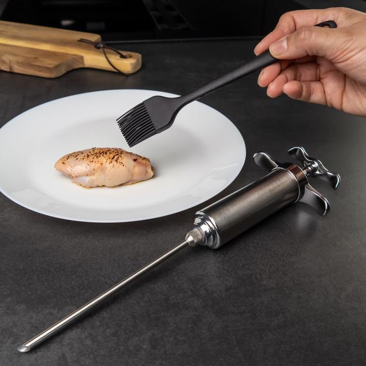 Actual product image Intirilife Marinating syringe