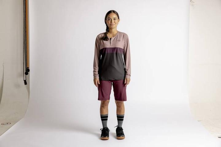Actual product image iXS Women's Flow XTG long Sleeve Henley (42)