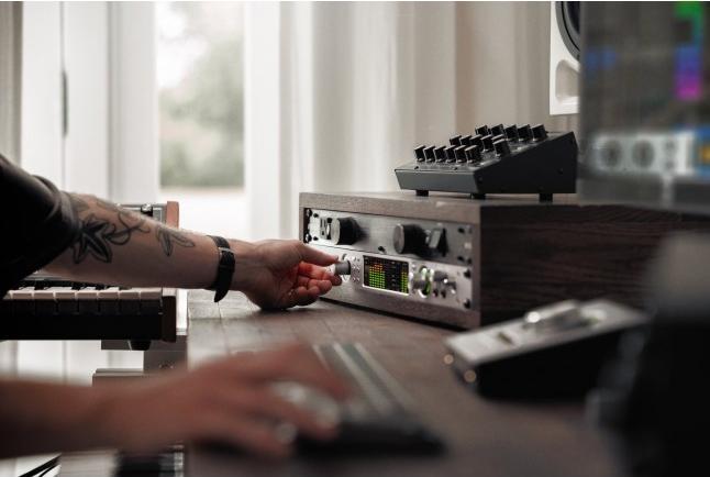 Produktbild Apollo x6 Gen2 Studio+ (Thunderbolt)