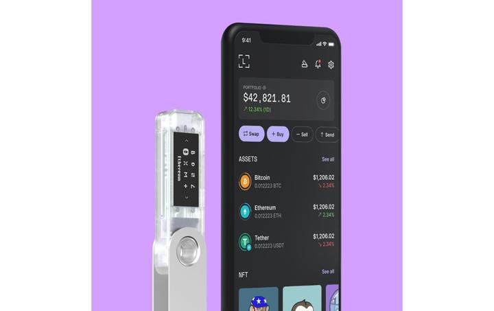 Actual product image Ledger Nano S Plus - Transparent (Litecoin, Ethereum Classic, Dogecoin, Bitcoin, Dash)