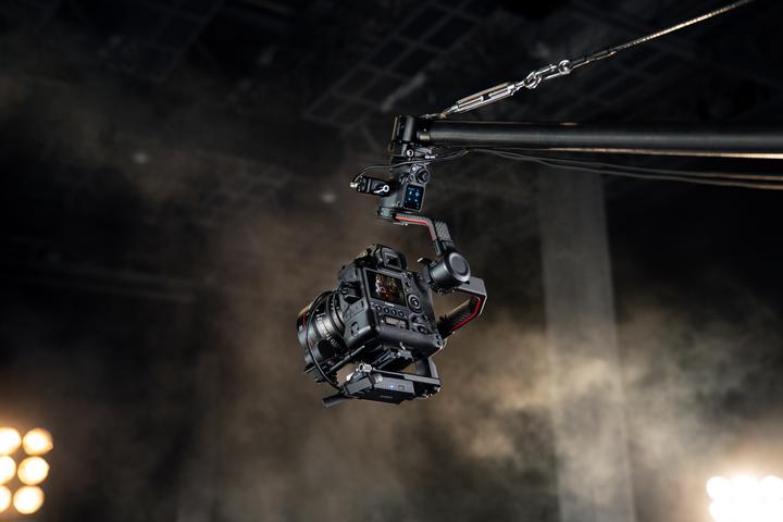 Image du produit DJI RS 2 Pro Combo (Appareil photo reflex, 4.50 kg)