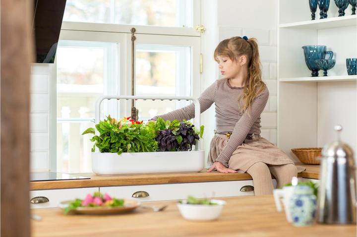 Actual product image Click and Grow Smart Garden 9 (62.50 cm)