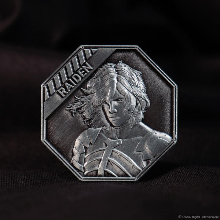 Actual product image Fanattik Metal Gear Solid 2 collector coin Raiden Limited Edition