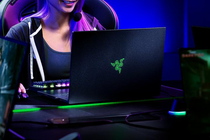 Produktbild Razer Blade 16 (16", Intel Core i9-13950HX, 32 GB, 1000 GB, DE)
