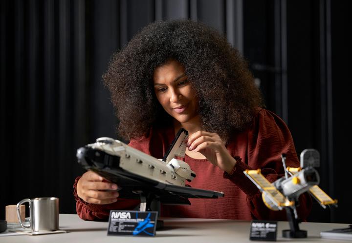 Actual product image LEGO NASA Space Shuttle Discovery (10283, LEGO Rare Sets)