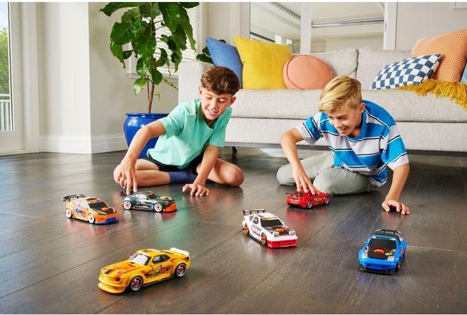 Image du produit Zuru Jeu de casques de machines en métal avec 2 voitures