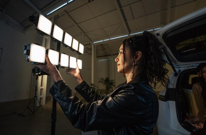 Actual product image Zhiyun Fiveray M20C RGB (Further permanent lights)