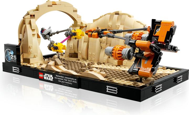Actual product image LEGO Pod racing in Mos Espa - Diorama (75380, LEGO Star Wars)