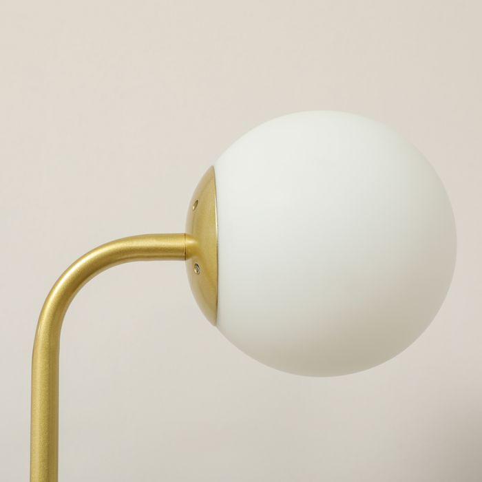 Immagine prodotto Swisshandel24 Stehlampe mit 3 Lampenschirmen, 120W Leselampe, 1,65 m hoch Nachttischlampe (E27)