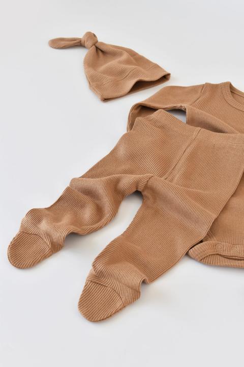 Immagine prodotto BabyCosy Set. Pantaloni in maglia con piede. Body a maniche lunghe. Cappellino (68)