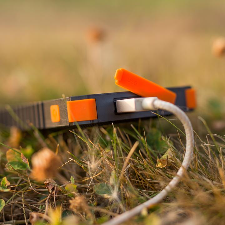 Actual product image Xtorm XR103 Solar Charger (5000 mAh, 1 W, 10 Wh)