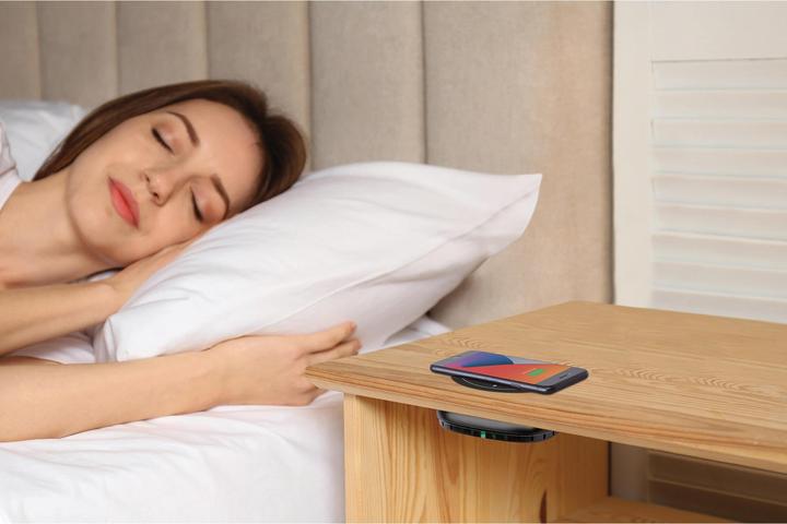 Immagine prodotto Manhattan Il caricabatterie wireless veloce sotto la scrivania si installa sotto il mobile per trasformarlo (10 W)