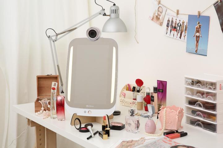 Actual product image Himirror Plus+ Smart Beauty Mirror