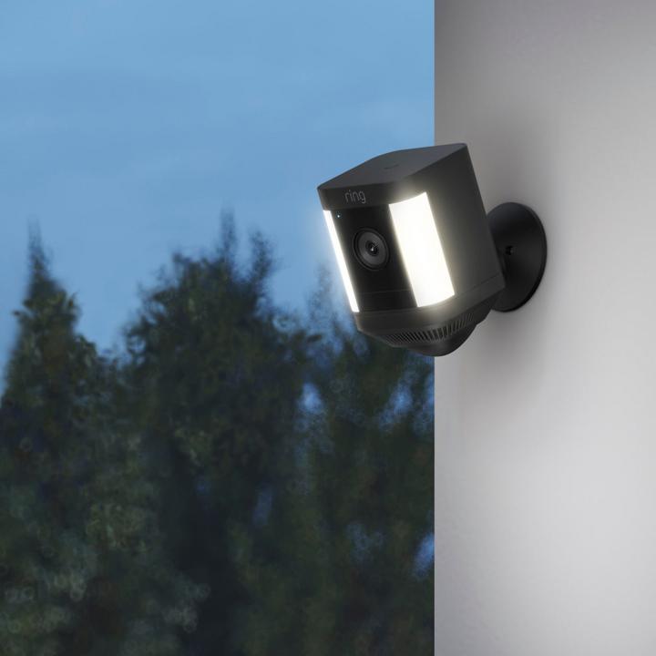 Immagine prodotto Ring Spotlight Cam Plus (1920 x 1080 Pixels)