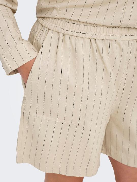 Image du produit Only CARMONICA Mittlere Taille Locker geschnitten Chino Shorts Chino Shorts (L)