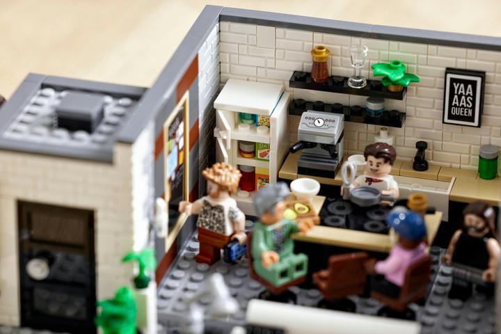 Produktbild LEGO Queer Eye - The Fab 5 Loftas (10291) (10291, LEGO Creator Expert, LEGO Seltene Sets)