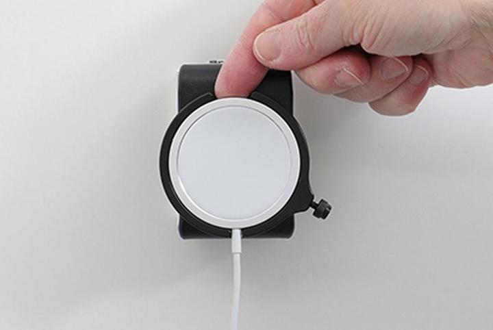 Produktbild Brodit MagSafe Halter ohne Kugelgelenk mit KFZ-Ladeadapter