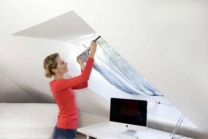 Image du produit tesa Fly screen pour les fenêtres de toit avec protection solaire (120 x 140 cm)