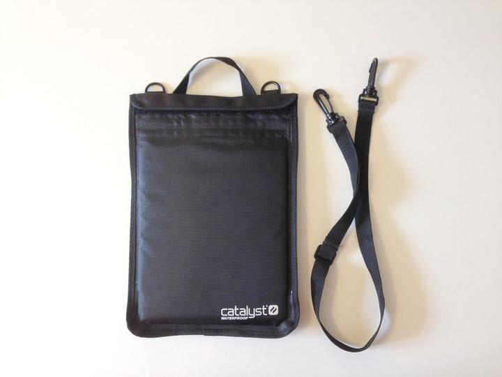 Actual product image Catalyst waterproof universal sleeve (7 - 8" Tablets)