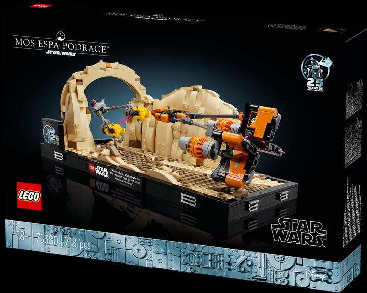 Actual product image LEGO Pod racing in Mos Espa - Diorama (75380, LEGO Star Wars)