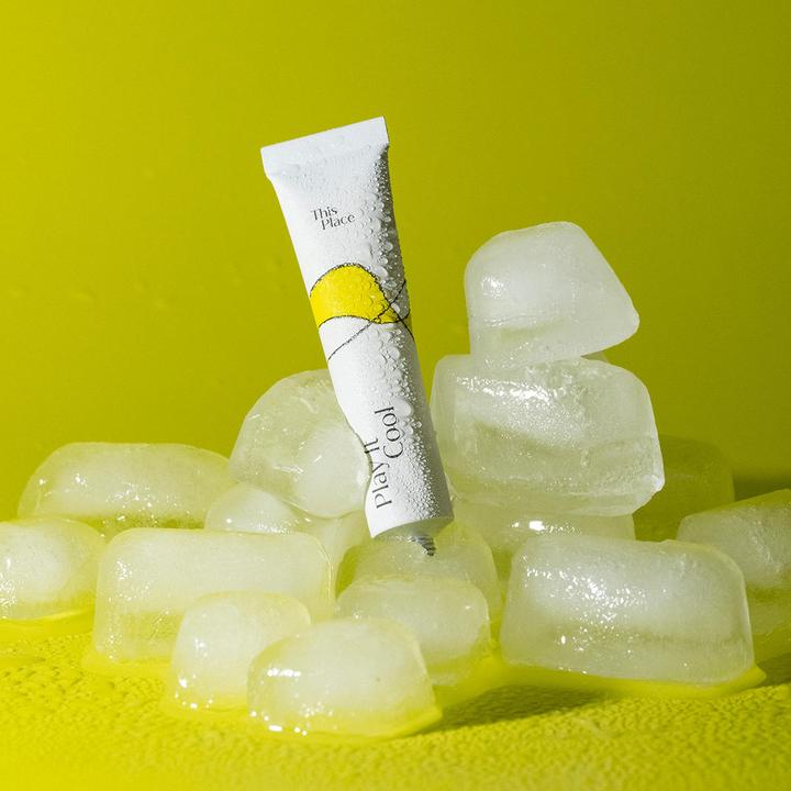 Produktbild This Place Play It Cool Depuffing Eye Gel (Gel, 10 ml, Tag + Nacht)