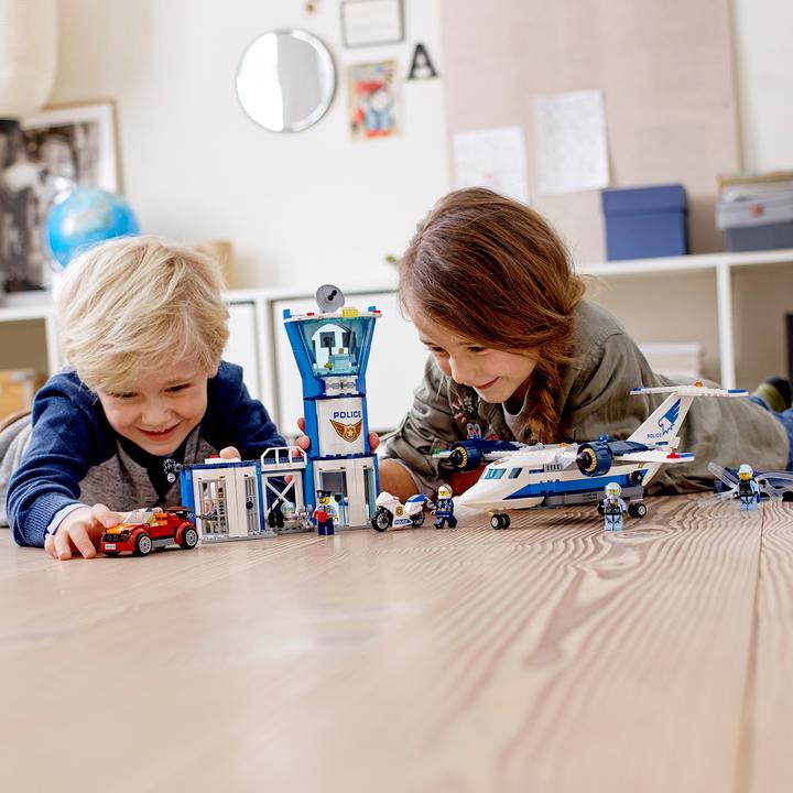 Produktbild LEGO Polizei Fliegerstützpunkt (60210, LEGO City)