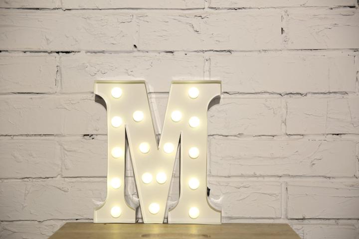 Produktbild Vegas Lights Buchstabe M
