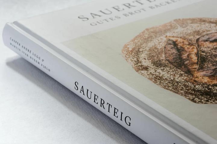 Image du produit Sauerteig. Gutes Brot backen (Allemand, Martin Ivar Hveem Fjeld, Casper André Lugg, 2021)