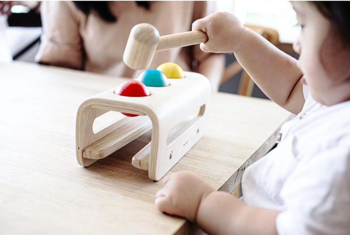 Actual product image Plantoys Hammer bench with balls