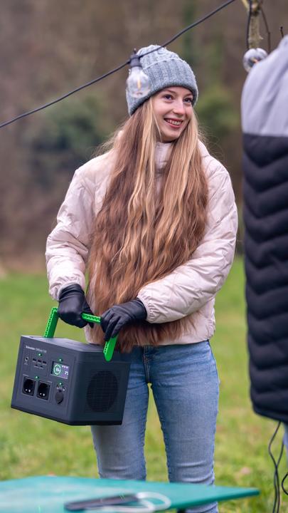 Immagine prodotto APC Schneider OffGrid Portable Power Station 730 738Wh Lithium-ion 2 Schuko Sinewave (738 Wh, 6.40 kg)