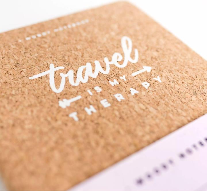 Immagine prodotto Miss wood Woody Notebook Cork - A5 - Travel is my Therapy (A5, Nessuna, Copertina rigida)