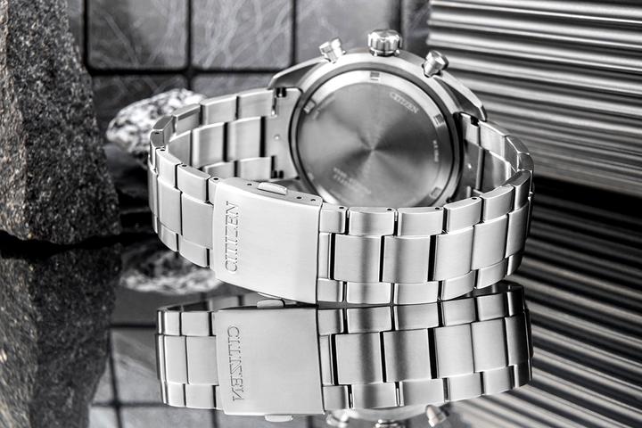Produktbild Citizen AT2480-81E Eco-Drive Super-Titanium Chronograph 43mm (Chronograph, 43 mm)