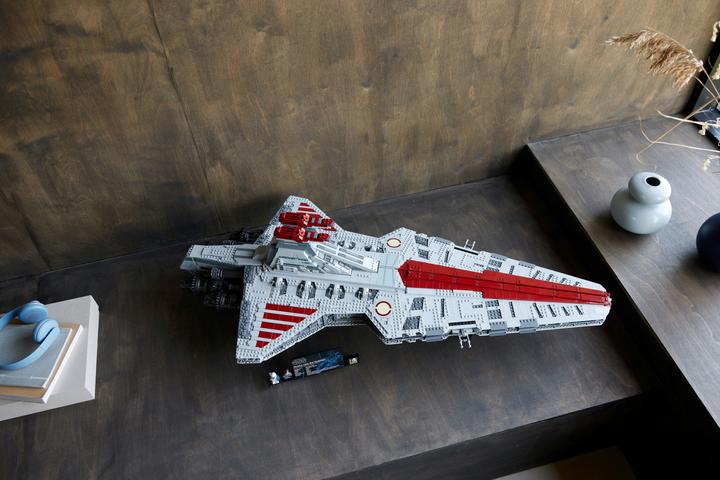 Actual product image LEGO UCS Venator-class Republic Attack Cruiser (75367, LEGO Star Wars, LEGO Rare Sets)