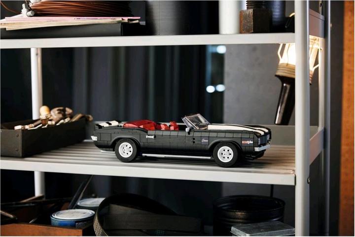 Actual product image LEGO Chevrolet Camaro Z28 (10304, LEGO Rare Sets)