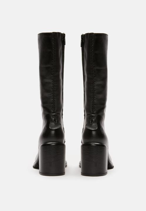 Produktbild Felmini SIMONA D571, der Stiefel mit Absatz von, ist aus schwarzem Glattleder gefertigt und verleiht (41)