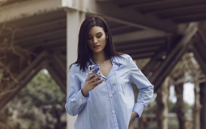 Produktbild iDeal Of Sweden Baby Blue Orchid (Apple iPhone XS, Apple iPhone X)
