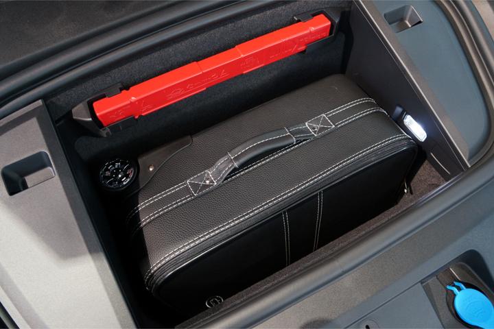 Produktbild RC 1tlg. Kofferset Porsche Taycan front (133F) Leder / Kunstlede
