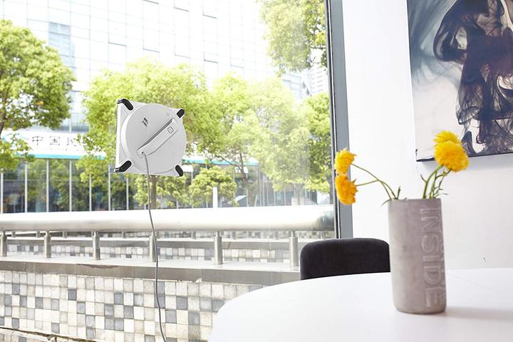 Actual product image Ecovacs Winbot W950