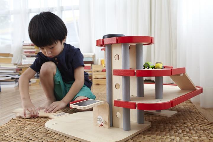 Actual product image Plantoys PlanWorld parking garage