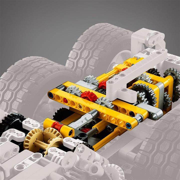 Actual product image LEGO Volvo articulated dumper (6x6) (42114, LEGO Technic)