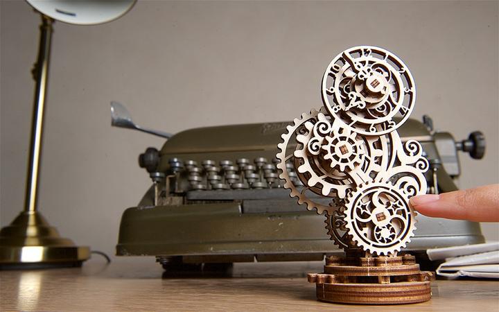Produktbild Ugears Steampunk-Uhr