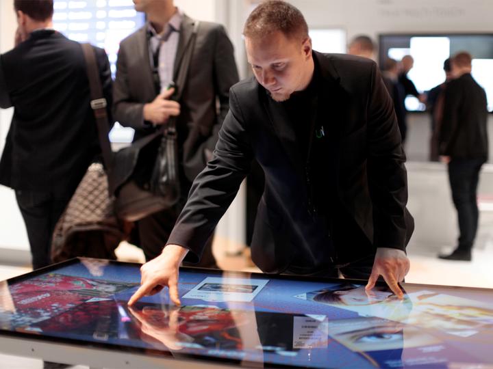 Produktbild NEC MultiSync X651UHD-2 IGT (3840 x 2160 Pixel, 64.96")