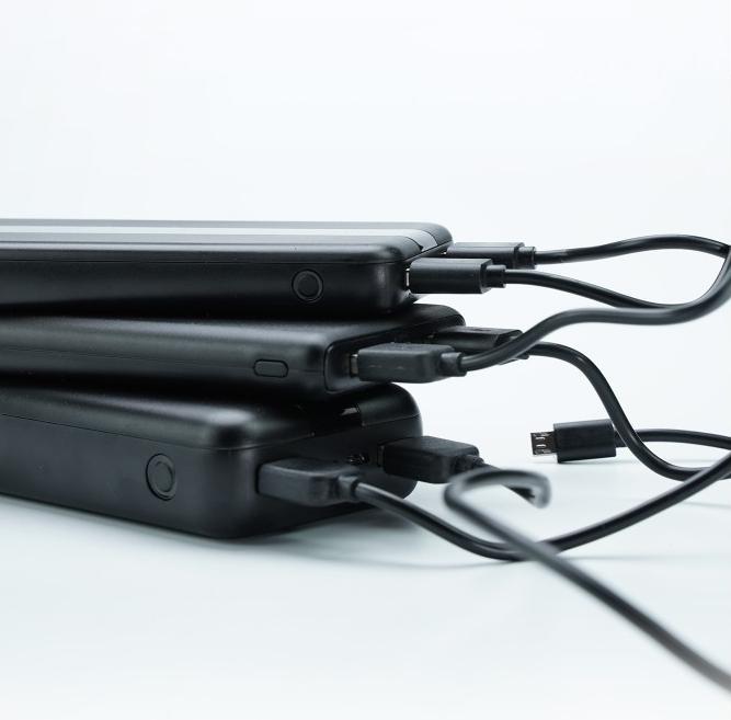 Produktbild Techly Power Bank Charger 10000mAh 2x USB 1x USB-C with USB-C Cable (10000 mAh, 10 W, 37 Wh)