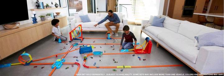 Actual product image Hot Wheels Track Builder Unlimited Corkscrew