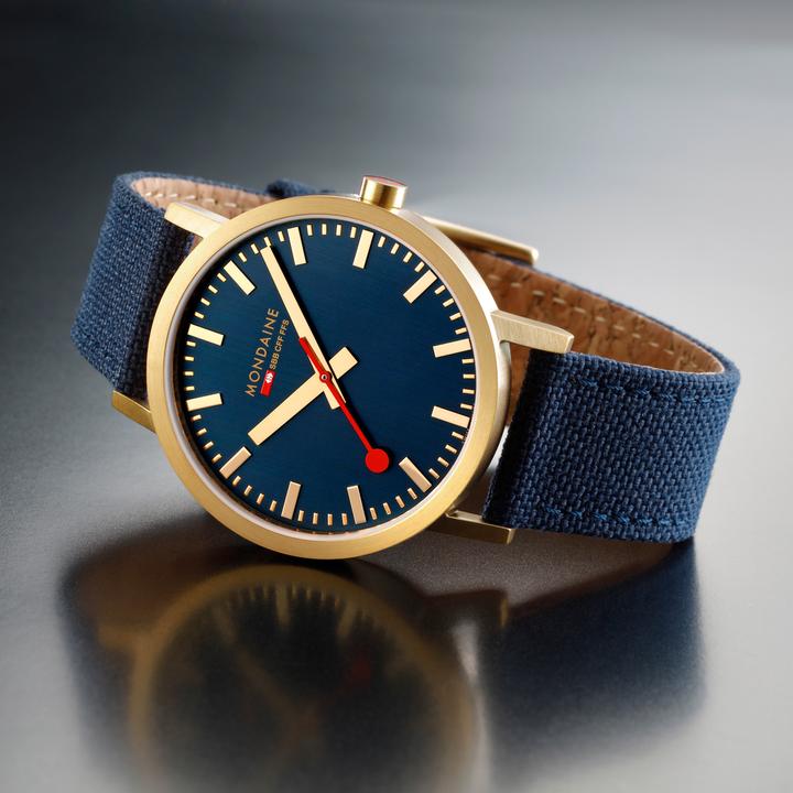 Actual product image Mondaine Classic - inspired by nature - Ip Gold (Analogue wristwatch, 40 mm)